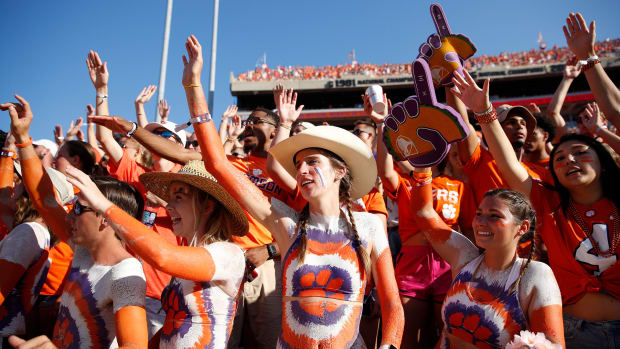 clemson thumb